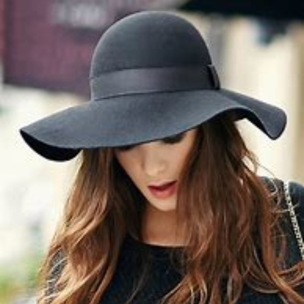 Wool floppy hat